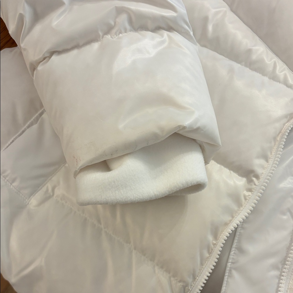 Nike Women's Classic White Puffer Jacket - Picture 7 of 10